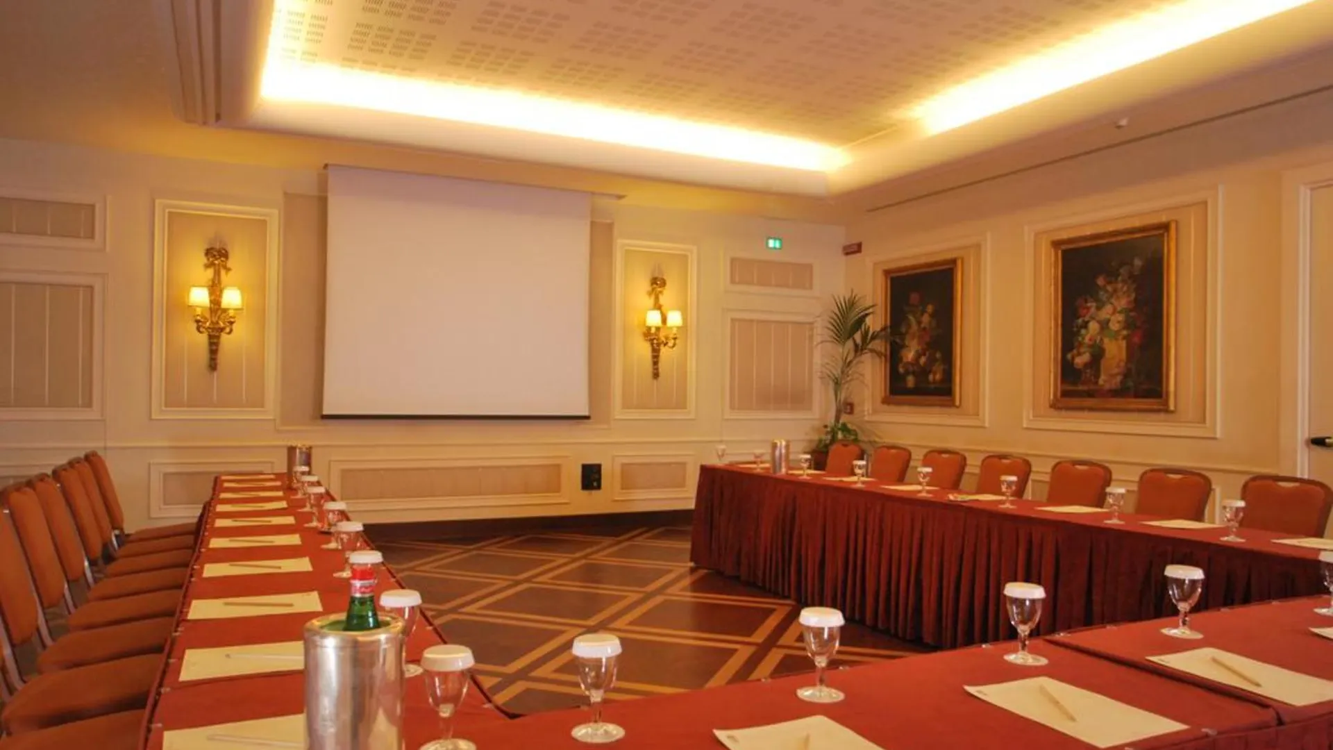 Palazzo Alabardieri Nápoles 4*,  Italia