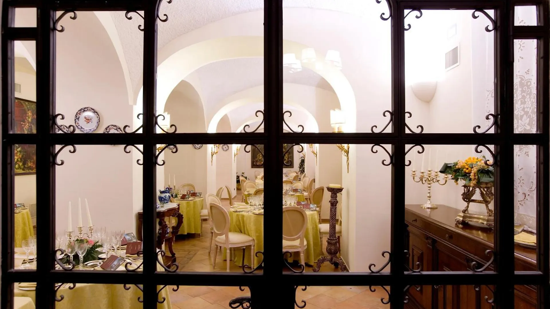 Palazzo Alabardieri Nápoles Italia