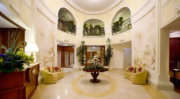 Palazzo Alabardieri Nápoles Italia